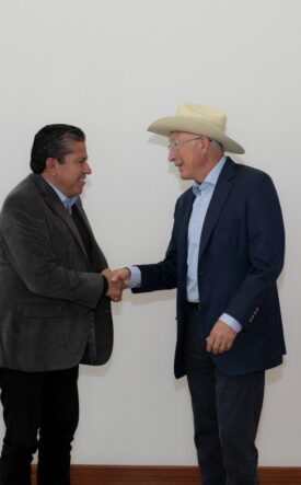 Governor David Monreal sjaking hands with Ambassador Ken Salazar in Oct 6