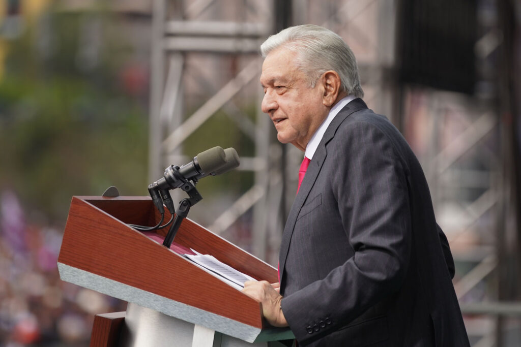 AMLO desafía públicamente a EE.UU. mientras protege sus intereses dentro de México