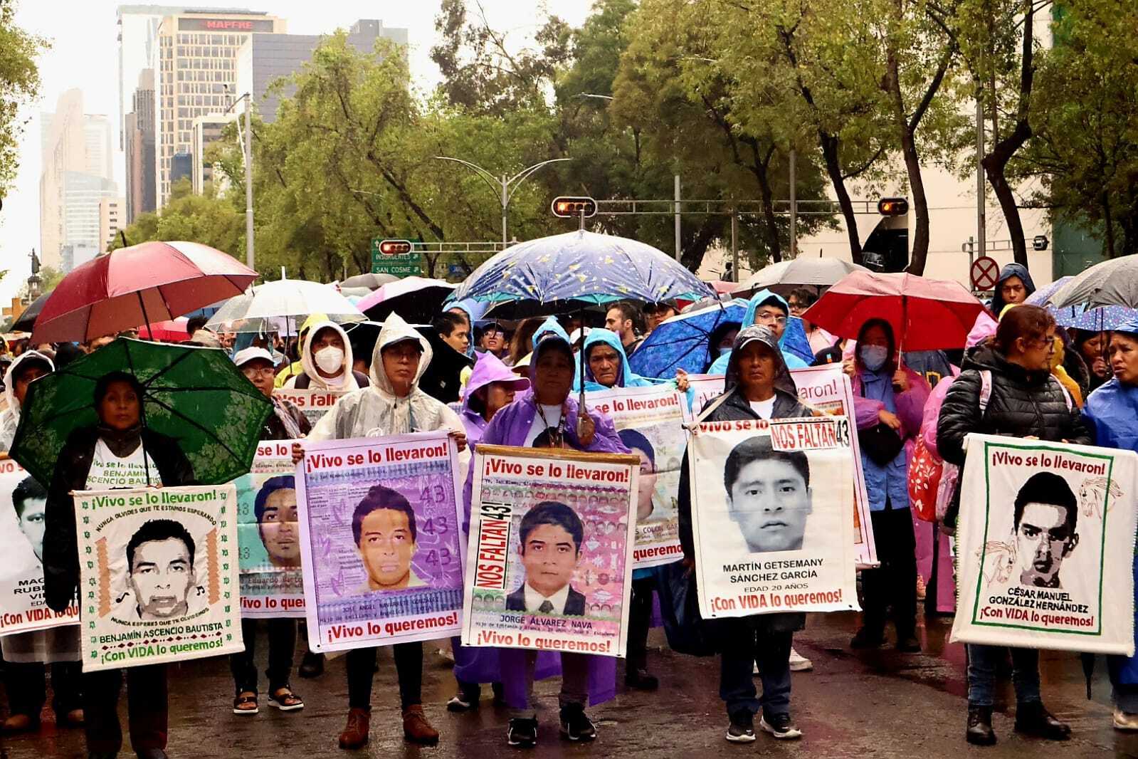 AMLO criticized by protesters in Ayotzinapa case days before leaving office 